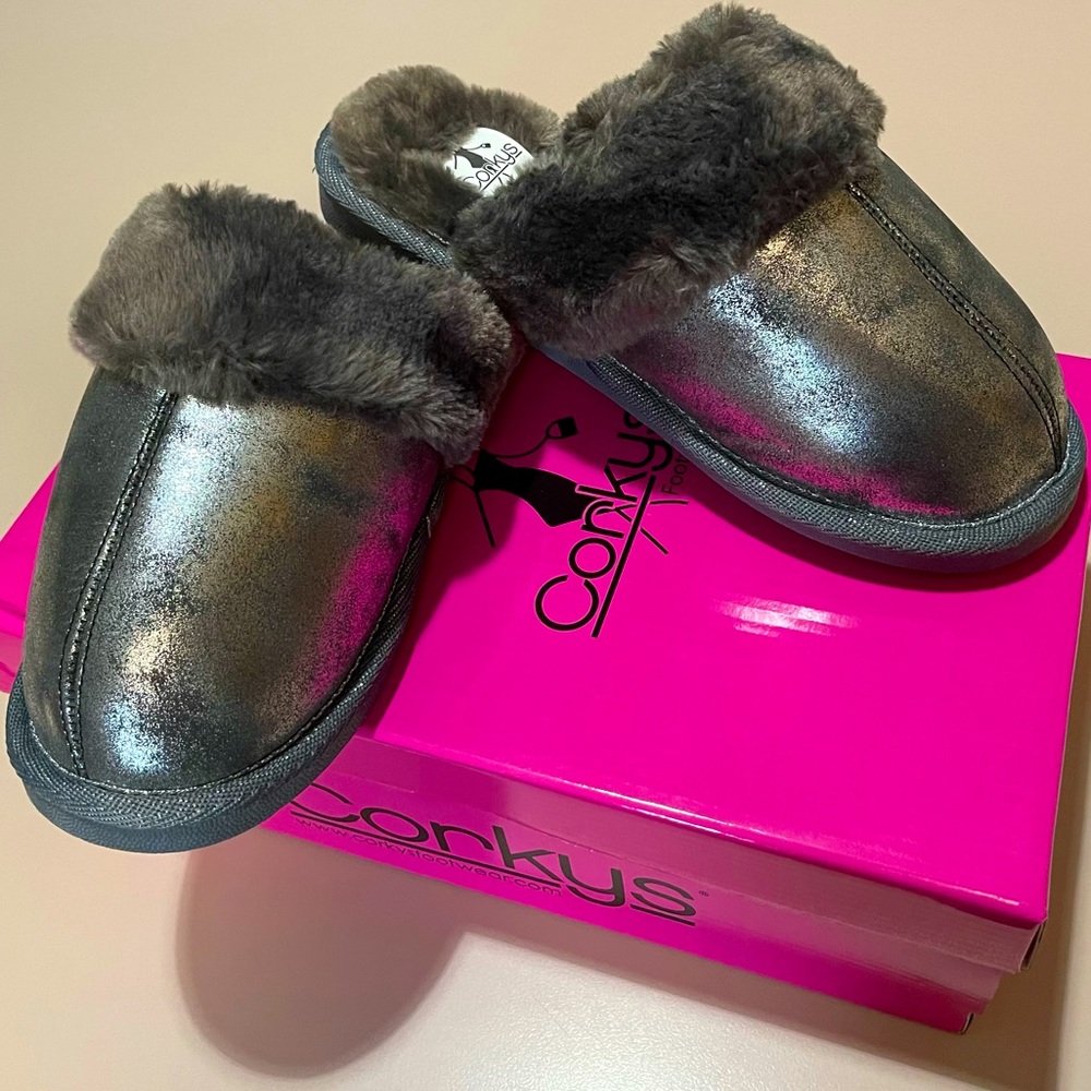 NIB Size 8 Pewter Slippers by Corkys